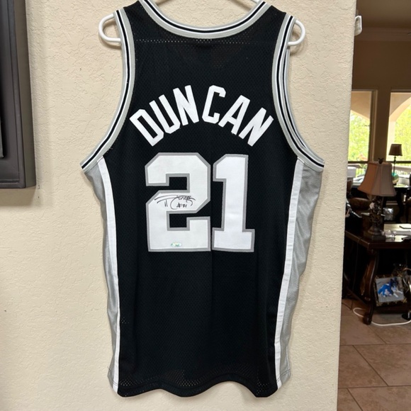 Tim Duncan Authentic Autographed  San Antonio Spurs Jersey.  Nike. Size L. NWT - Picture 2 of 11